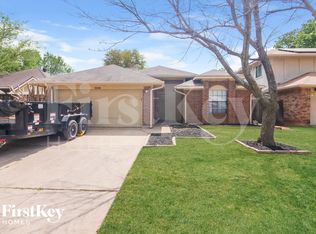 2216 Turf Club Dr, Arlington, TX 76017