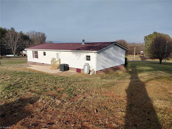 5th image of 125 Breezyridge Way