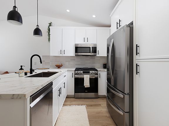5th image of 273 Costa Mesa St #B