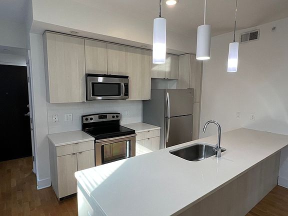 5th image of 1108-1110 Broadway St #4