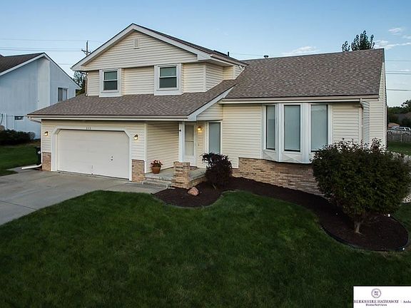 3rd image of 203 Summerset Dr