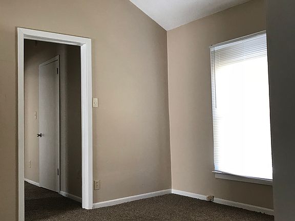 2nd image of 1010 W Gadsden St