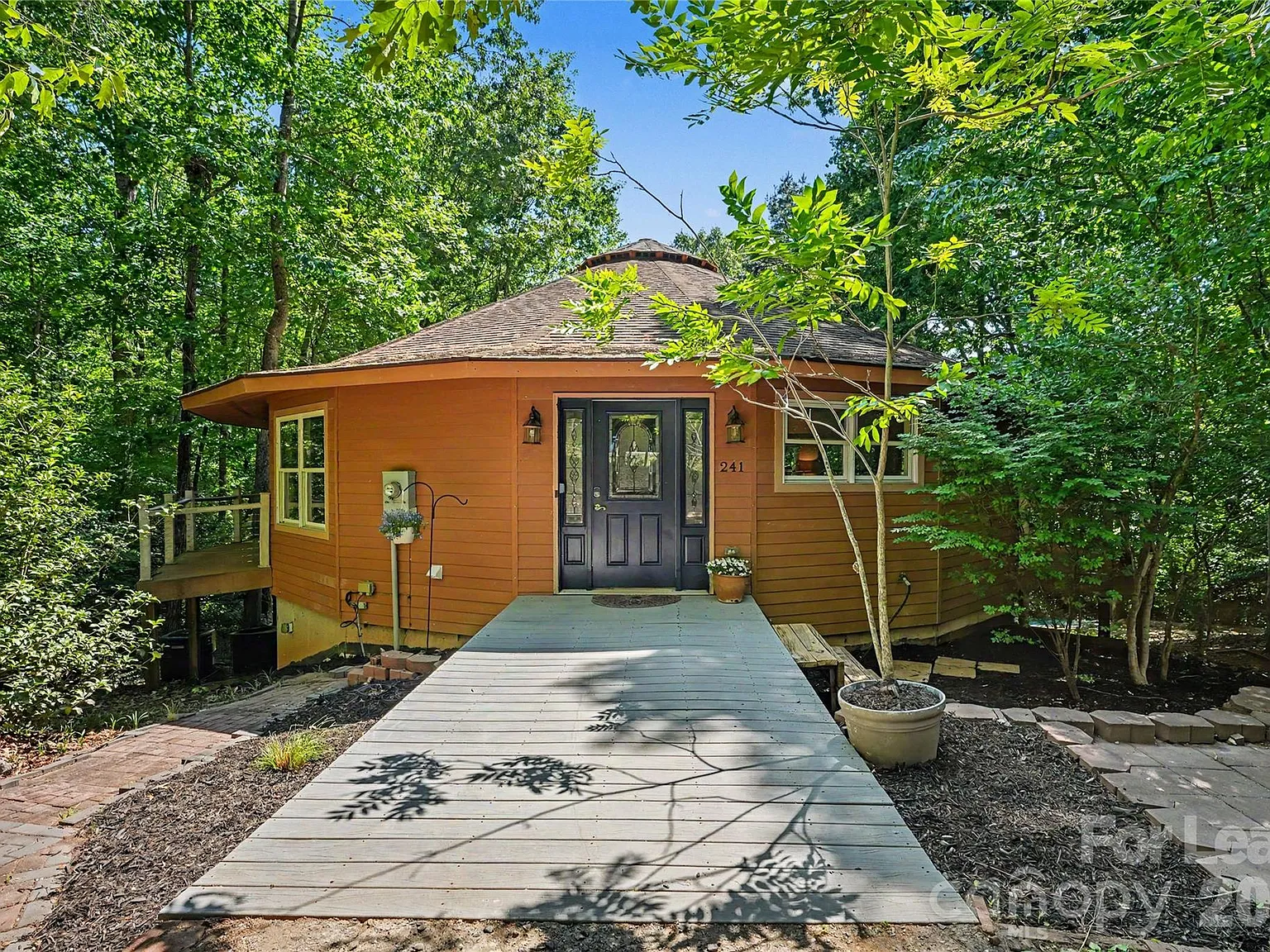 4 bed, 3.0 bath, 2904 sqft, $3,950 — Photo 2