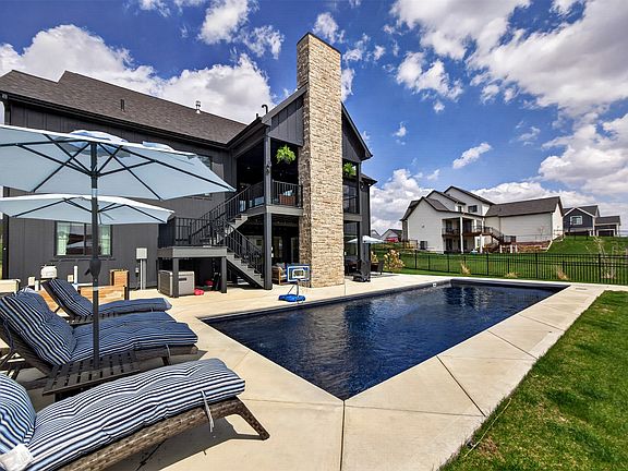 2nd image of 5822 NE Oak Dr