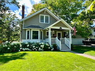 1066 Griffith Rd, Lake Forest, IL 60045