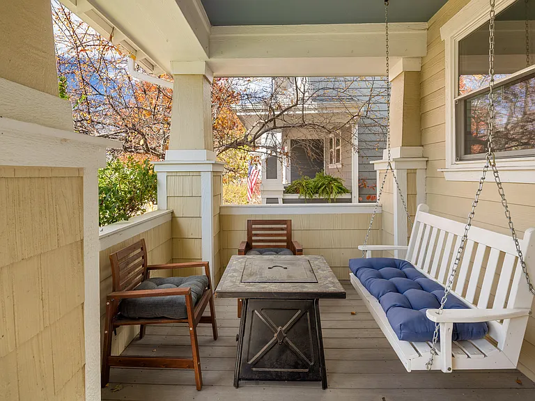 2682 Valentia St — Photo 15