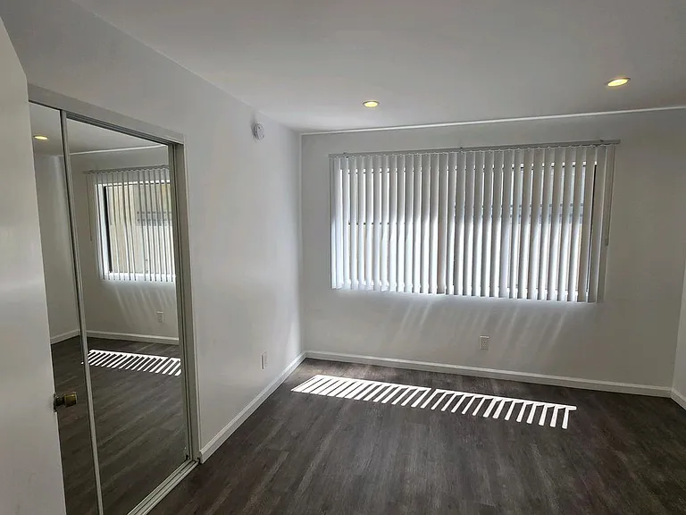 Sherman Oaks Area apartment close to local shops and Restaurants — Photo 10