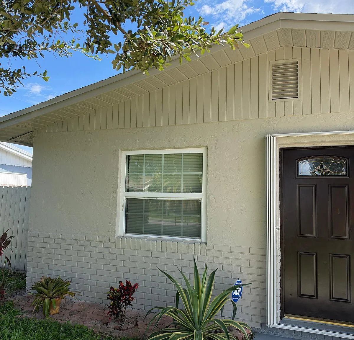 2 bed, 2.0 bath, 1320 sqft, $2,400 — Photo 1