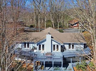 137 Pleasant Mountain Dr, Sky Valley, GA 30537
