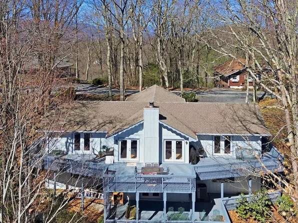 137 Pleasant Mountain Dr, Sky Valley, GA 30537