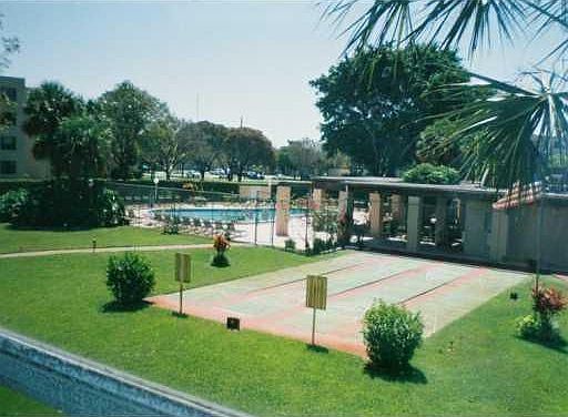 5th image of 2821 Somerset Dr APT 202