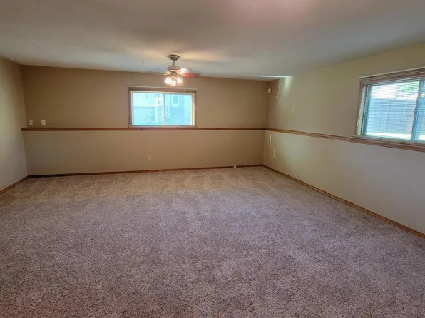 2306 S Fieldcrest St, Wichita, KS 67209