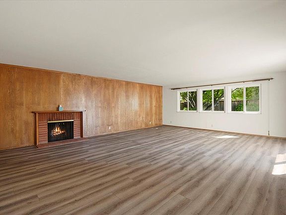 3rd image of 2330 Montezuma Dr