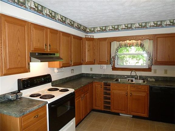 3rd image of 3927 Saranac Dr