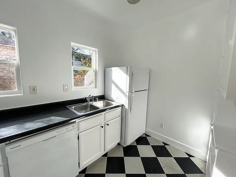 1335 N Harvard Blvd #1331-1/2 — Photo 7