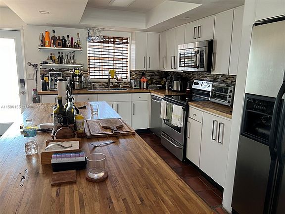 5th image of 2105 NE 123rd St #2105
