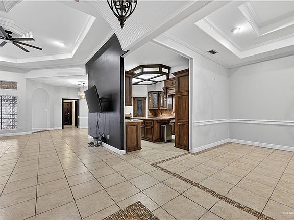 4th image of 6004 N Cynthia St