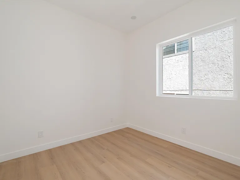 10558 Encino Ave — Photo 10