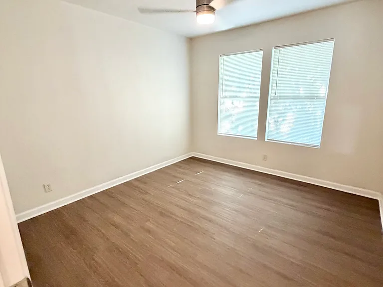 526 E Palfrey St — Photo 6