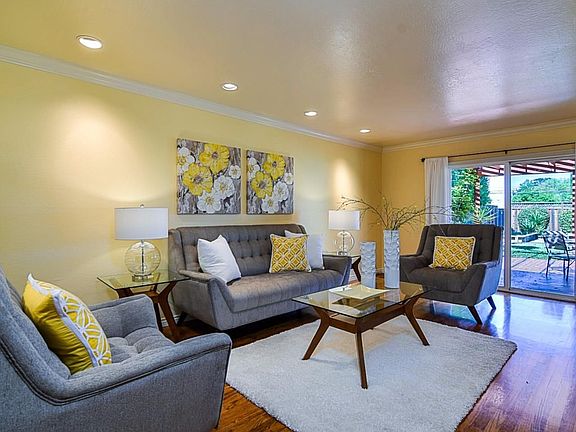 3rd image of 2848 La Jolla Ave