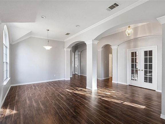 3rd image of 803 Melinda Dr