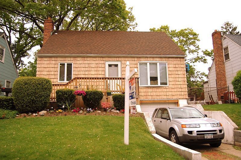 PERFECT MIDBLOCK LOCATION