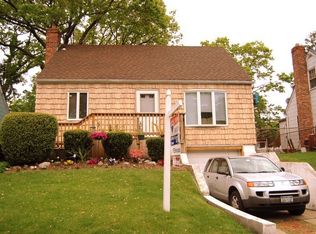 1065 Alhambra Rd, Baldwin, NY 11510