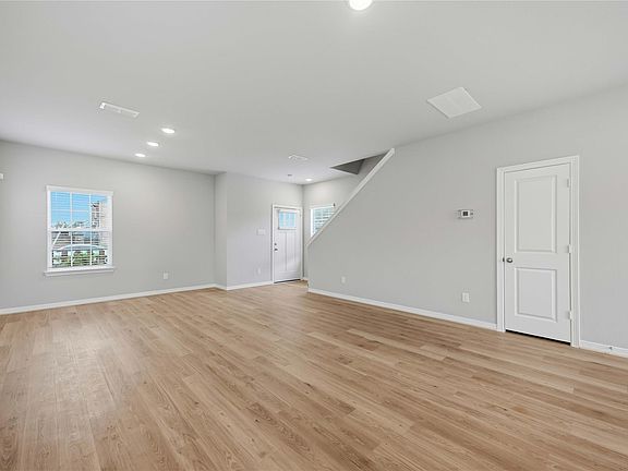 4th image of 6438 Calhoun Rd