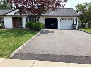 11 Wilkens Dr, Piscataway, NJ