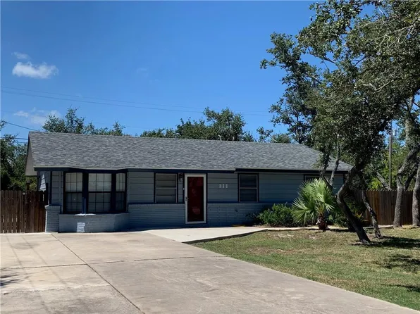 111 Cenizo St, Rockport, TX 78382