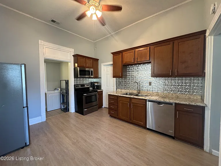 125 N Jane St — Photo 12