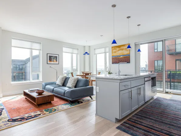 383 Commercial Street #301, Portland, ME 04101