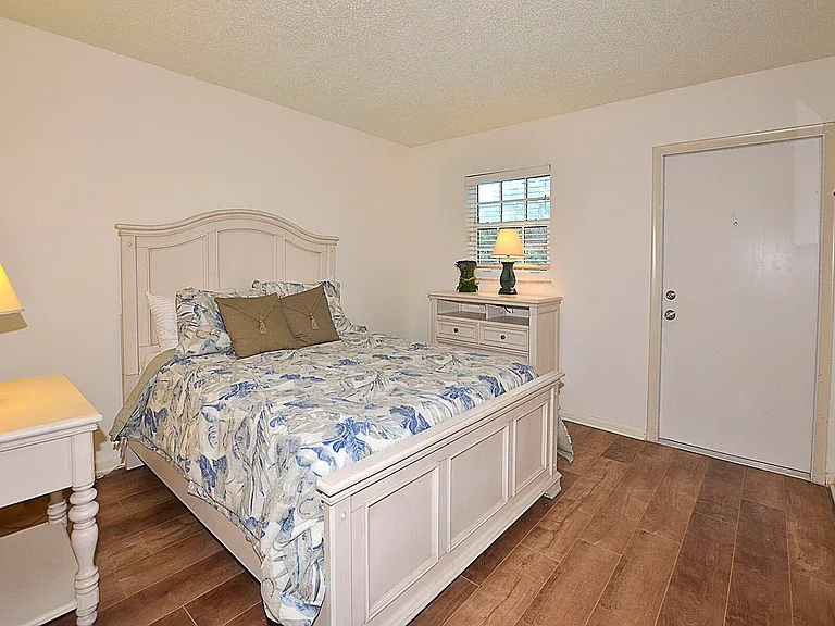 900 Jasmine Ln #9A — Photo 16