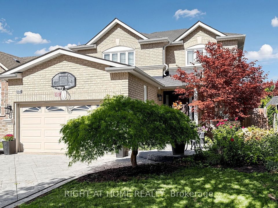 1st image of 44 Robertson Close