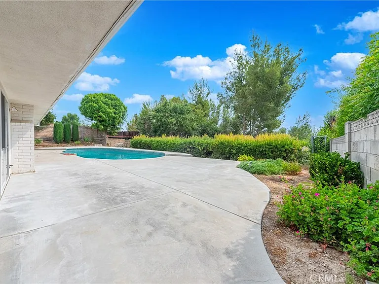 24221 Hatteras St — Photo 41