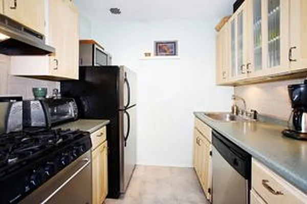 Sold by Douglas Elliman | media 20