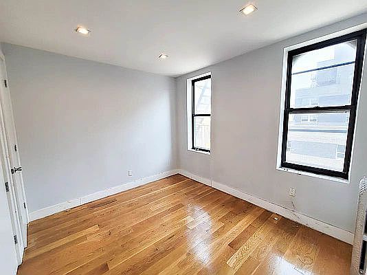 5th image of 515 Courtlandt Ave APT 3B