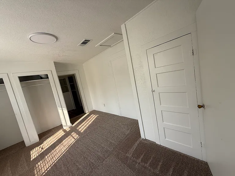 231 N Cotton St — Photo 12