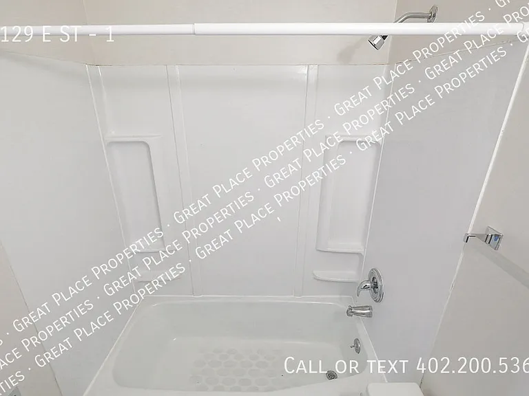 1129 E St #1 — Photo 16
