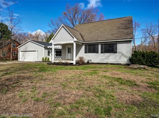 3165 Chenoa St, Commerce Township, MI