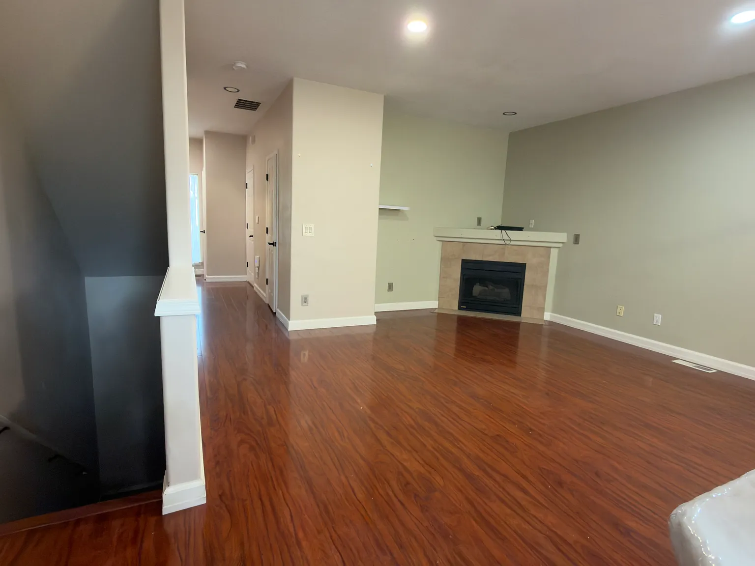 3 bed, 2.5 bath, 2142 sqft, $2,900 — Photo 3