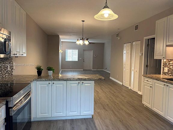4th image of 4802 Washington St #5