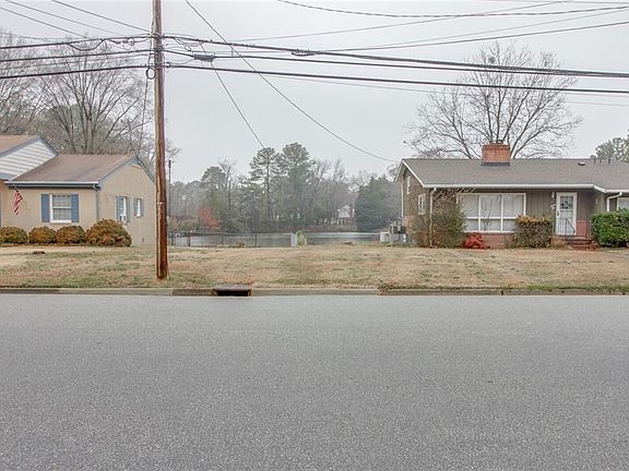 4th image of 23 Lakeshore Dr