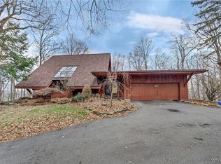 12 Gothic Ledge, Lockport, NY 14094