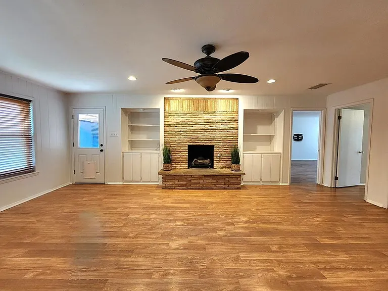 2305 Country Club Dr — Photo 3