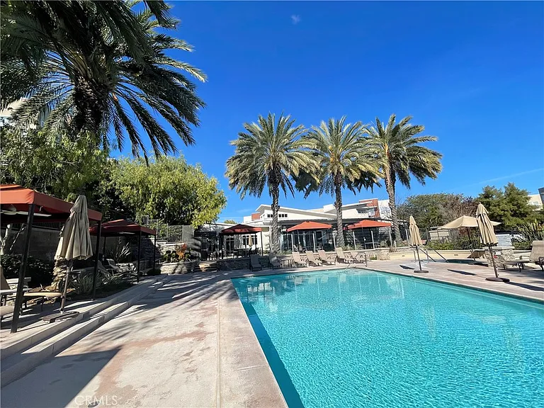 71 Vantis Dr — Photo 35