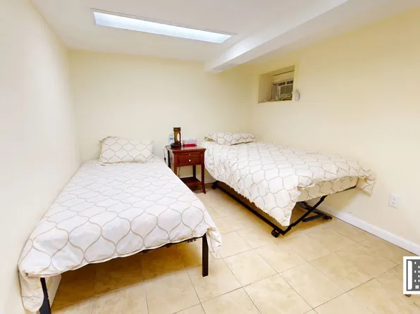 1992 New York Avenue image 16 of 18