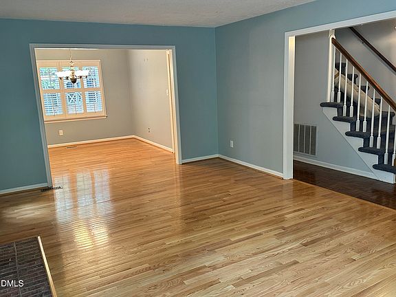 5th image of 132 Kingston Dr