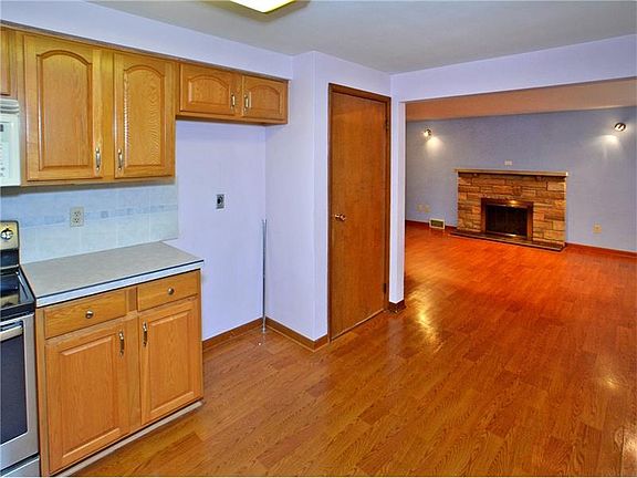 4th image of 216 Thornberry Dr