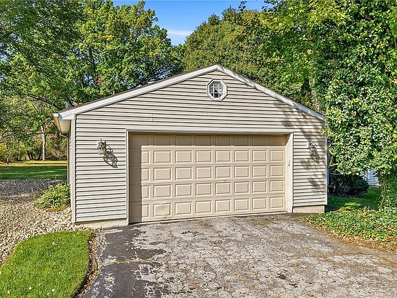 3rd image of 332 Caroline Ave